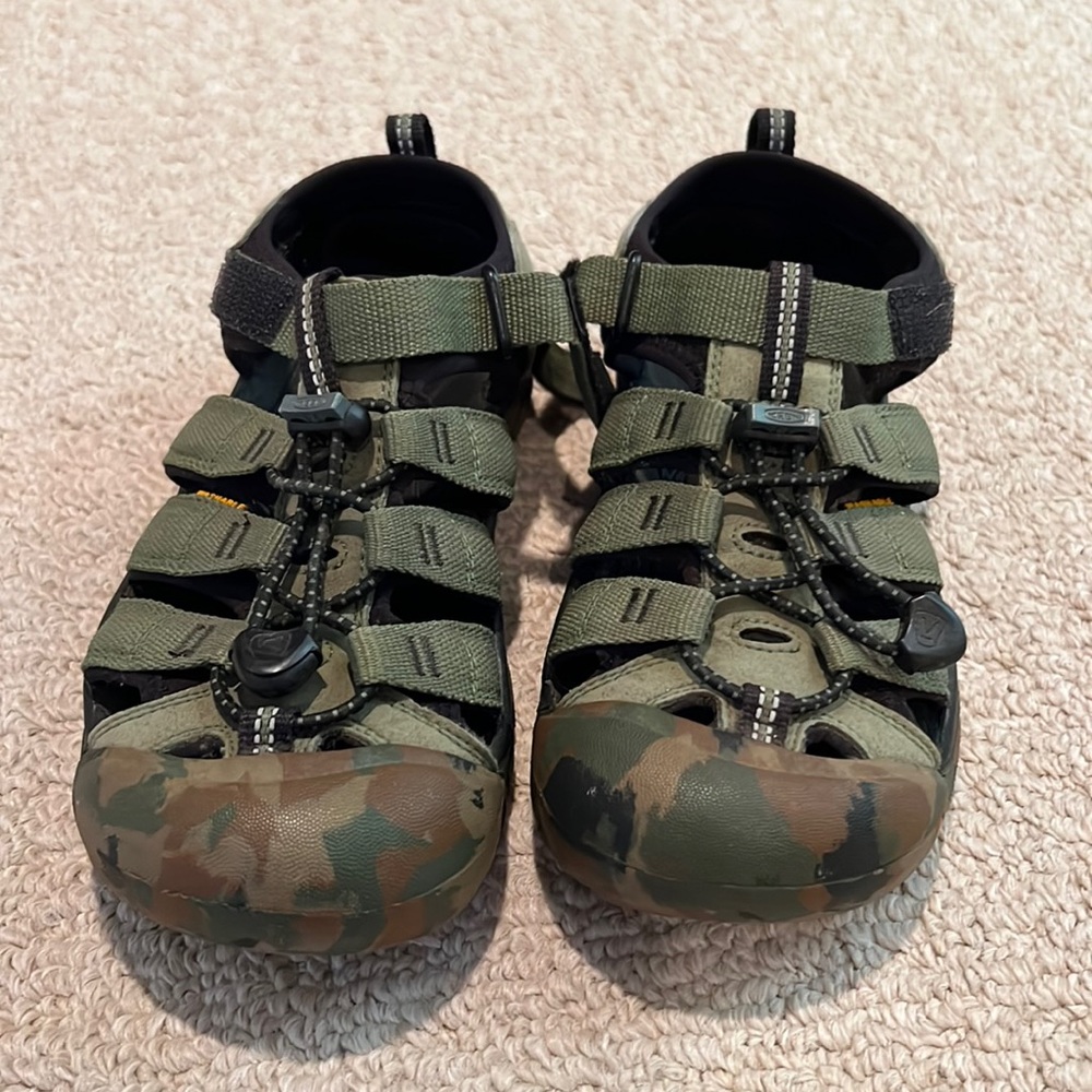 Kids' Keen Newport H2 Camo Sandals - size 4
